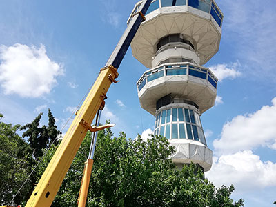 Εργασία ανύψωσης στον πύργο του ΟΤΕ