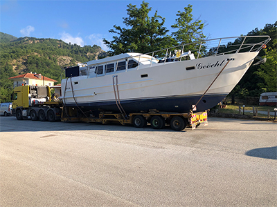 Μεταφορα σκάφους από την 
